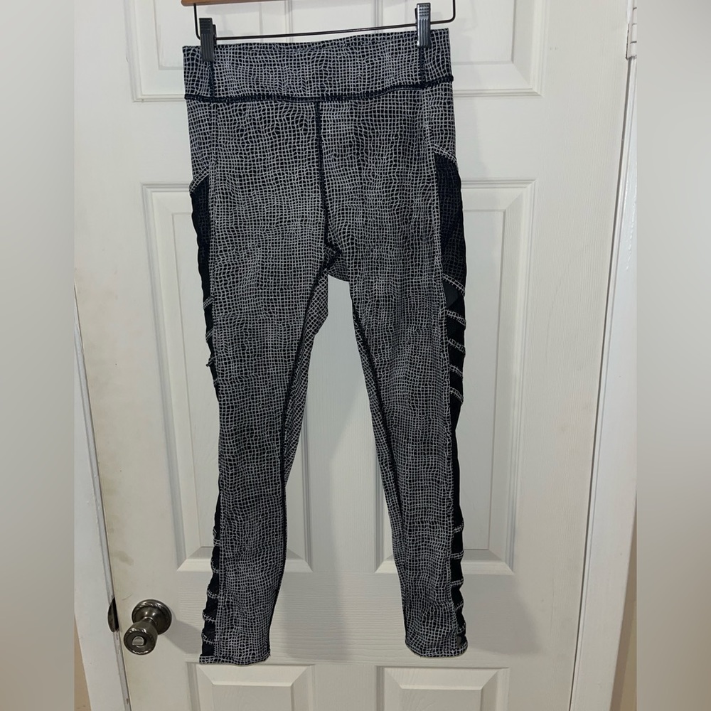 Lululemon leggings, black and white